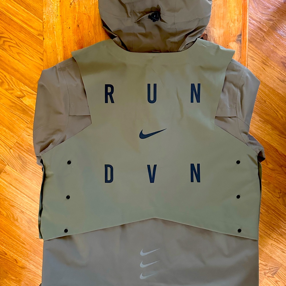 Nike Running Division Wind/Rain Jacket - Picture 6 of 14